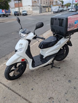 Peugeot Tweet 49cc Scooter