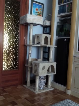 Árbol rascador para gatos