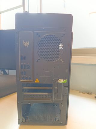 Caja PC Predator Mini