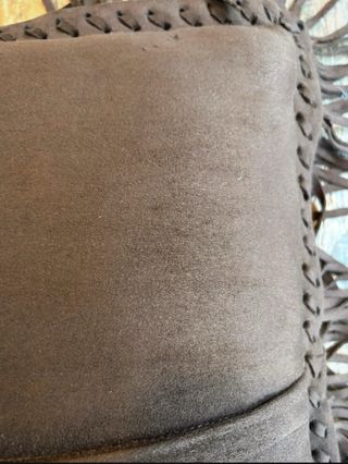 Cuscino Zara Home in pelle scamosciata marrone con frange 45x45