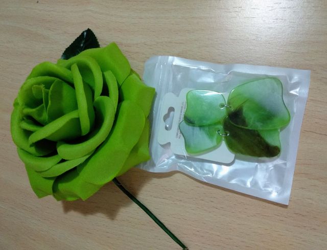 Flor y pendientes flamenca verde