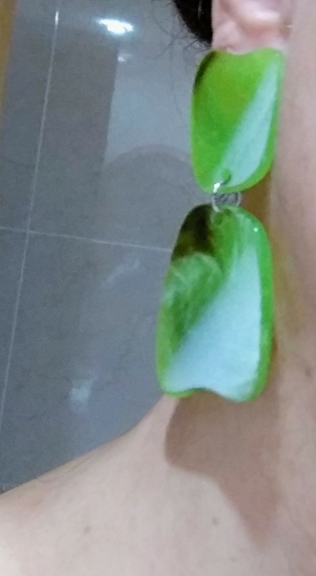 Flor y pendientes flamenca verde