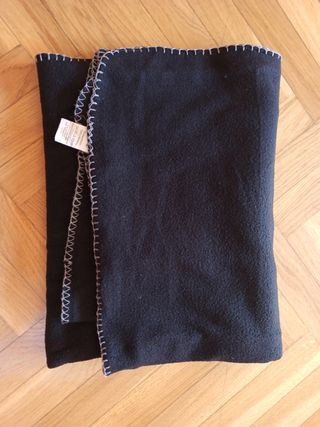 Manta de forro polar negra