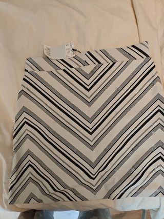 Falda de mujer con estampado geométrico