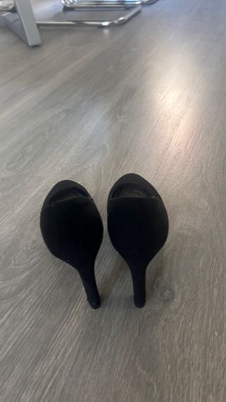 Tacones negros