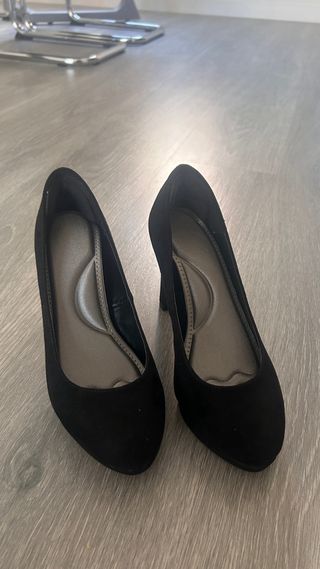 Tacones negros