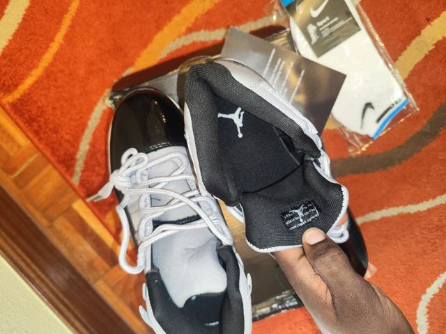 Zapatillas Jordan Negras y Grises