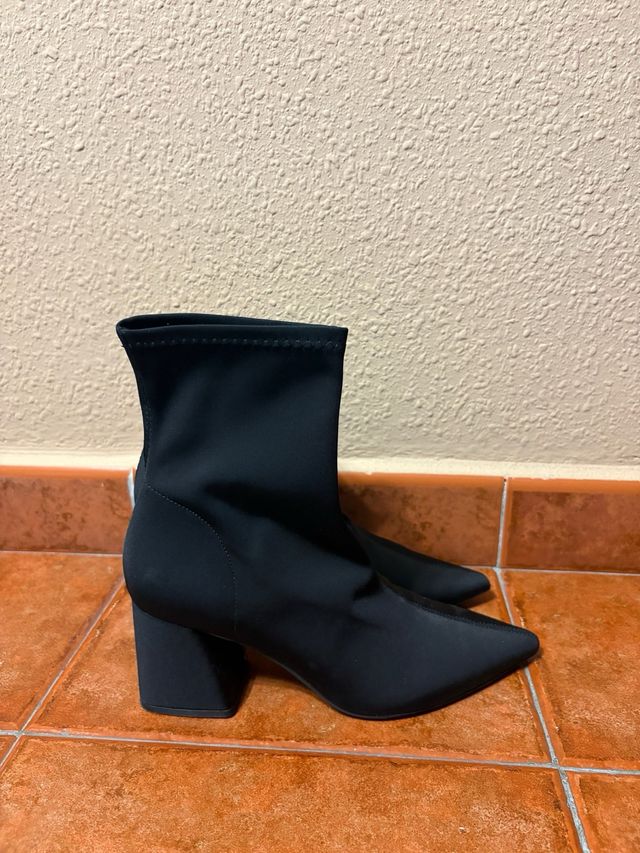 Botines negros neopreno tacón