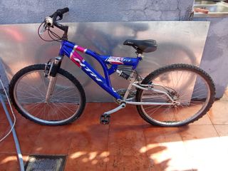 Bicicleta KTM azul y rosa