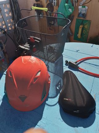 Cesta, Casco, Funda Sillín y Candado Bici