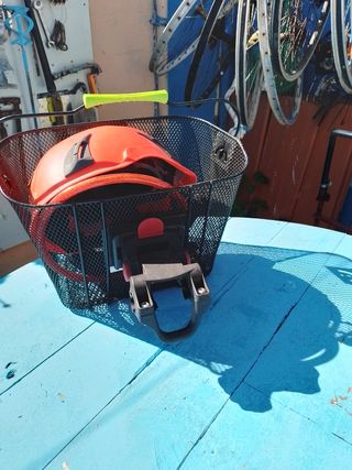 Cesta, Casco, Funda Sillín y Candado Bici