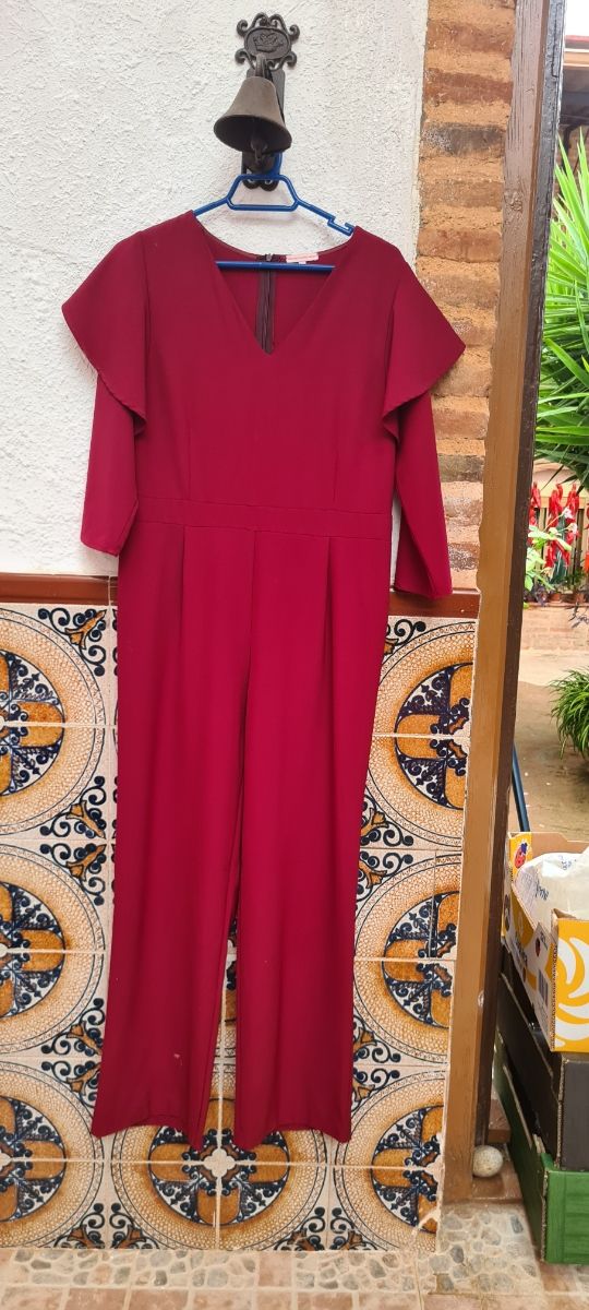 Mono mujer Granate. Elegante y  muy Cómodo.