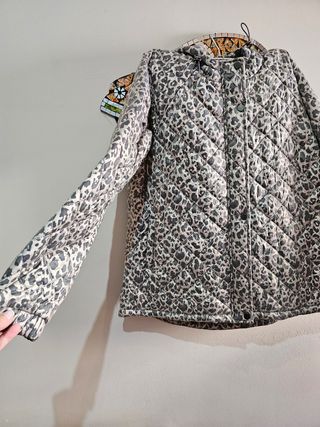 Cazadora acolchada estampado leopardo talla 50/52