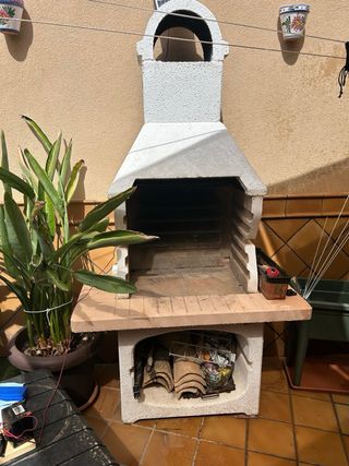 Barbacoa de piedra apta para leña