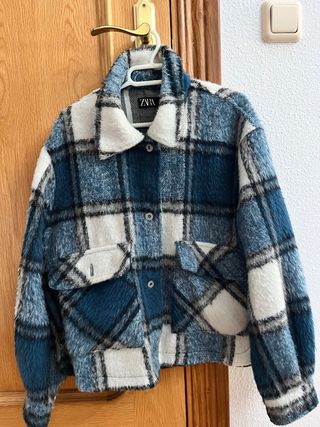 Cazadora Zara cuadros azul blanco
PRECIO NEGOCIBLE