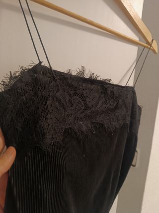 Top negro con encaje talla M