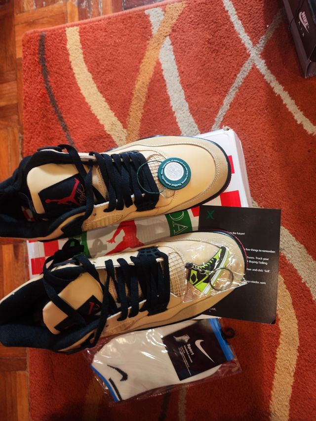 Nike Air Jordan 4 Pizza