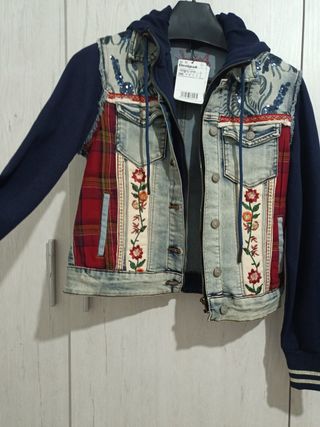 Chaqueta vaquera Desigual bordada Talla S