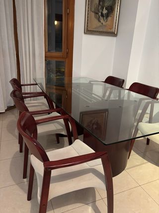 Mesa comedor cristal y sillas madera