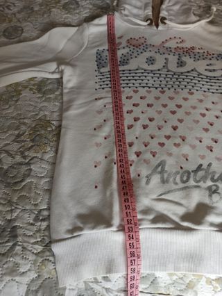 Sudadera con capucha blanca