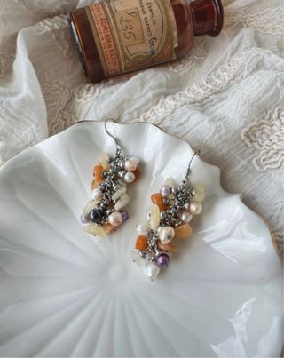 Pendientes vintage perlas y gemas multicolor