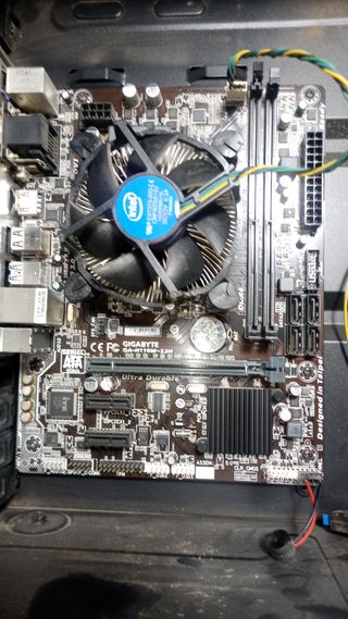 Placa Base Gigabyte H110M-S2H + Intel i3 7100