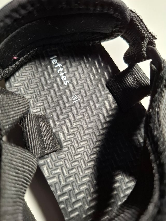 Sandalias de velcro negras