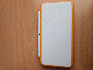 Nintendo 2DS XL Blanca y Naranja