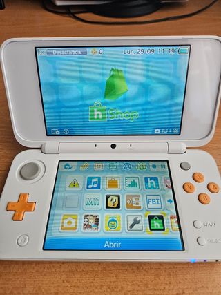 Nintendo 2DS XL Blanca y Naranja