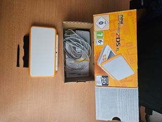 Nintendo 2DS XL Blanca y Naranja