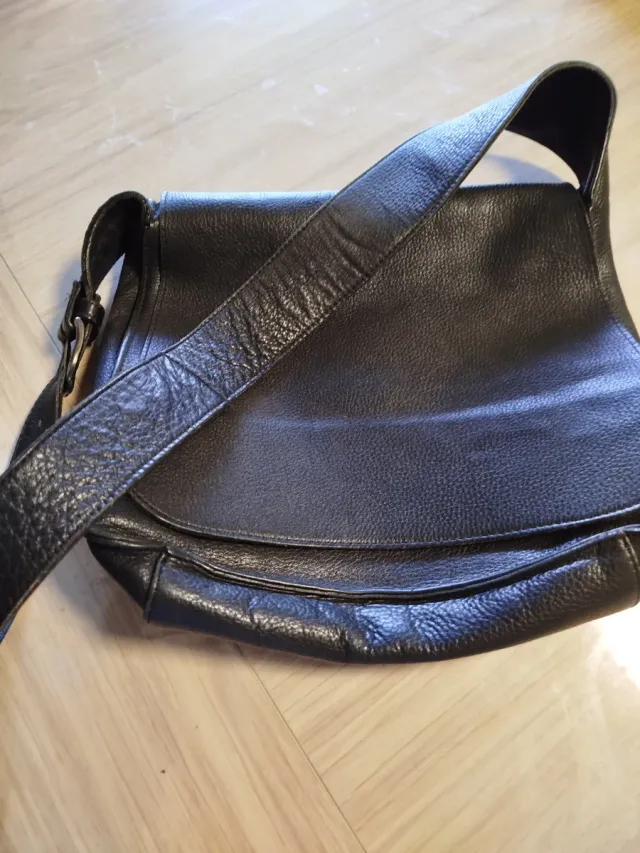 Bolso de piel negro para hombro
