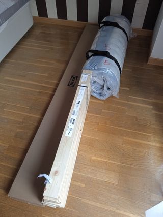 Cama Neiden Ikea + somier y colchón 178€