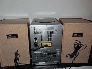 Minicadena pequeña Sanyo, lector cassettes y CD