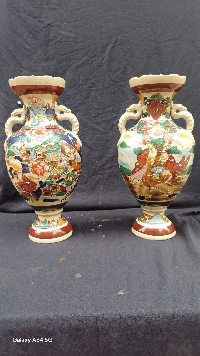 Coppia di vasi cinesi in ceramica decorati