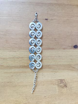 Pulsera eslabonada con diseño espiral