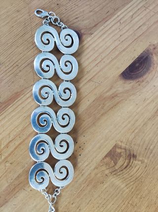 Pulsera eslabonada con diseño espiral