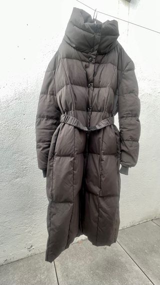 Abrigo plumífero negro mate ZARA
