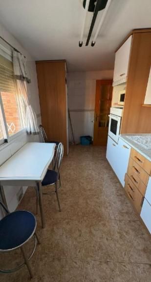 HABITACIÓN EN ALQUILER EN AVENIDA REYES CATOLICOS