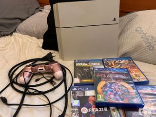 PS4 Blanca (500GB) con Mando Rosa y Juegos