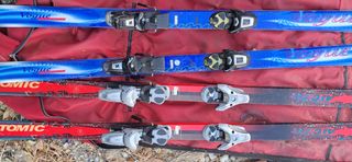 Esquís Dynamic y Atomic con bolsa