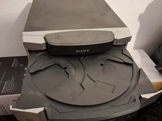 Minicadena Sony. Lector cassettes y triple CD