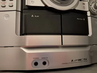 Minicadena Sony. Lector cassettes y triple CD