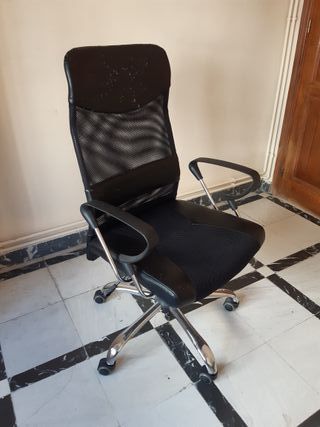 Silla de oficina ergonómica negra