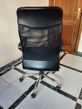 Silla de oficina ergonómica negra