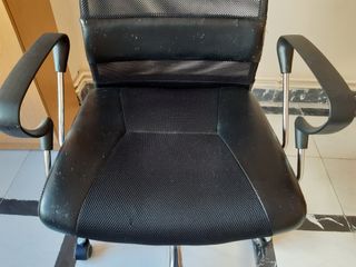 Silla de oficina ergonómica negra