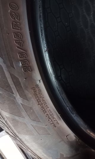 2 Neumáticos 255/45 R20 4 estaciones