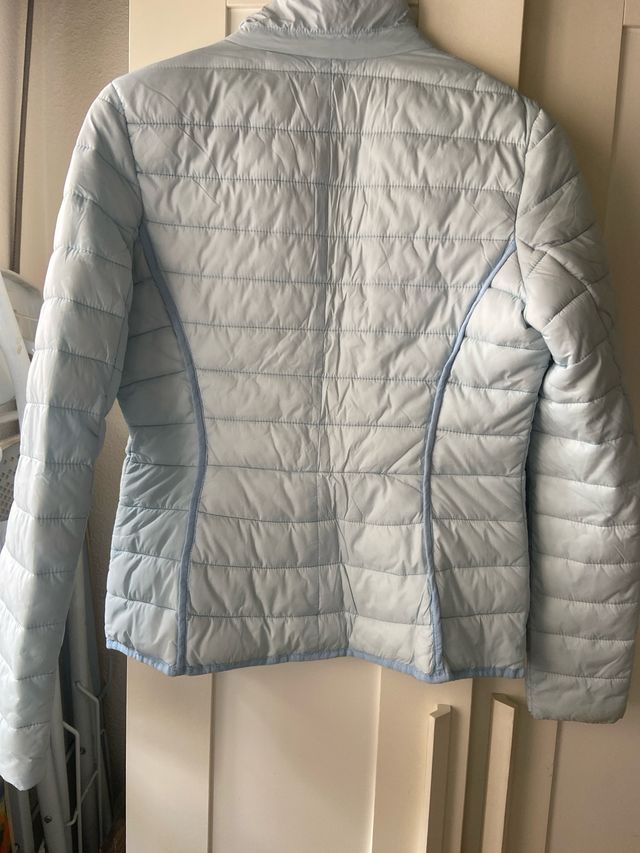 Cazadora acolchada azul