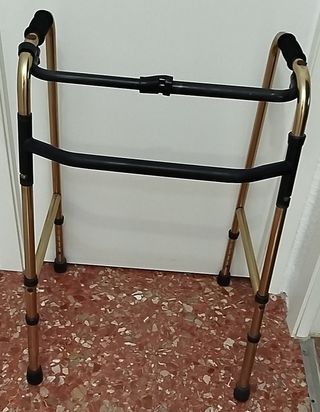 Andador plegable aluminio dorado