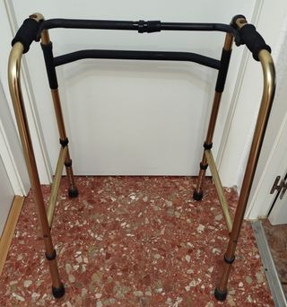 Andador plegable aluminio dorado