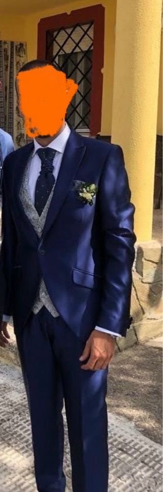 Traje de novio azul